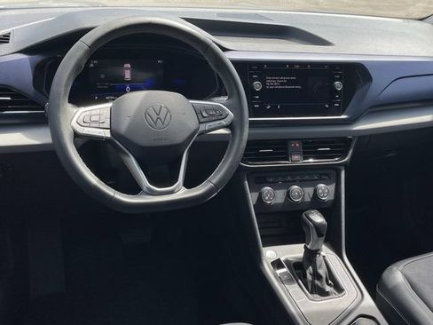 Certified 2022 Volkswagen Taos SE FWD image 6