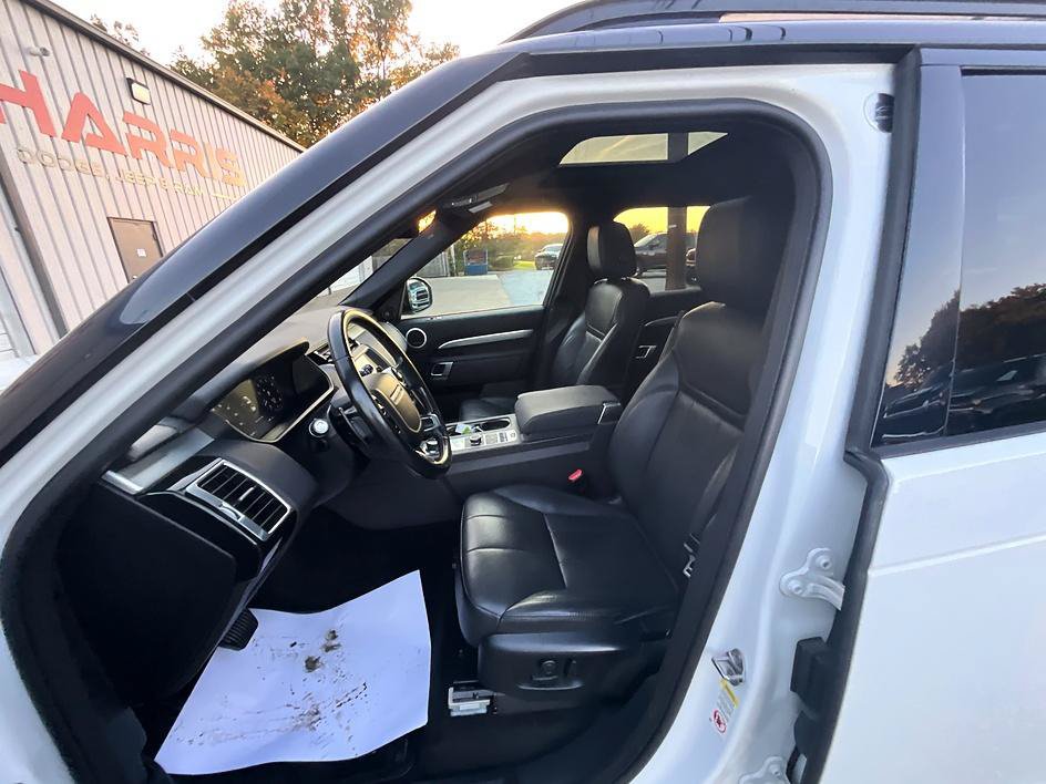 Used 2020 Land Rover Discovery Landmark AWD/4WD image 14