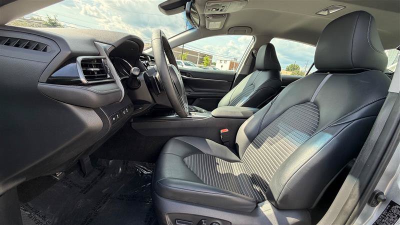Used 2020 Toyota Camry SE w/ Convenience Package FWD image 23