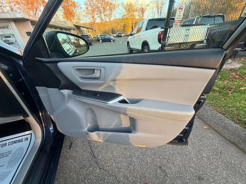 Used 2015 Toyota Camry LE image 13