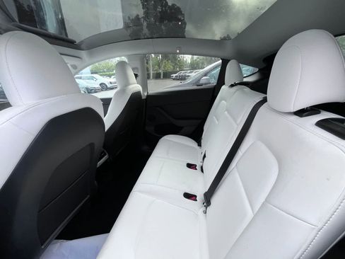 Used 2025 Tesla Model Y Performance image 5