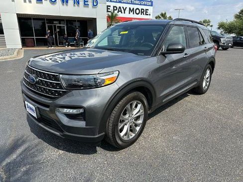 Certified 2022 Ford Explorer XLT w/ Equipment Group 202A RWD image 2