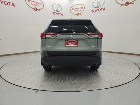 Used 2022 Toyota RAV4 XLE FWD image 7