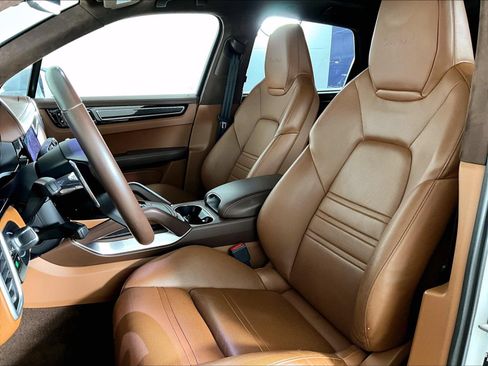 Certified 2019 Porsche Cayenne Turbo AWD/4WD image 5