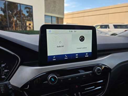 Used 2022 Ford Escape SE image 30