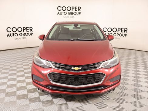 Used 2018 Chevrolet Cruze LT w/ Convenience Package image 9