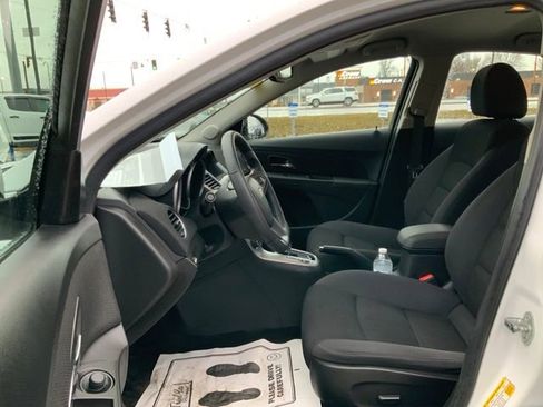 Used 2016 Chevrolet Cruze LT image 15