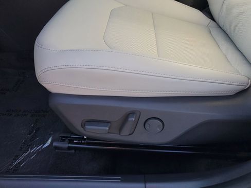 Used 2025 Kia Niro EX image 9