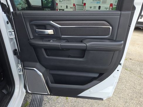 New 2026 RAM 2500 Laramie AWD/4WD image 11