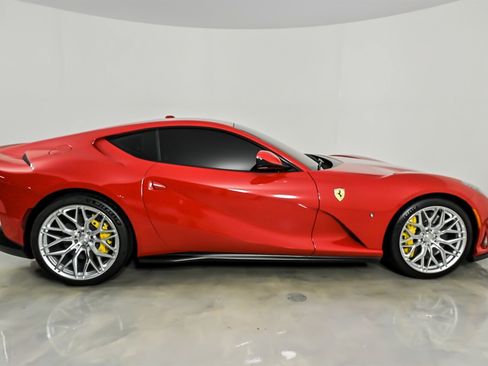 Used 2019 Ferrari 812 Superfast RWD image 10