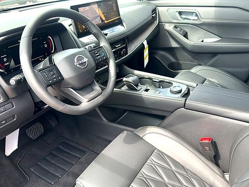 New 2026 Nissan Rogue Platinum w/ Platinum Premium Package image 9