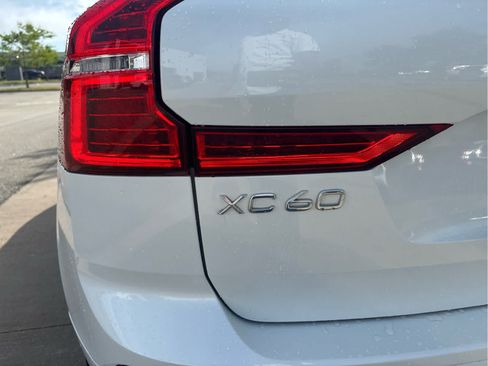 Used 2024 Volvo XC60 B5 Core AWD/4WD image 10