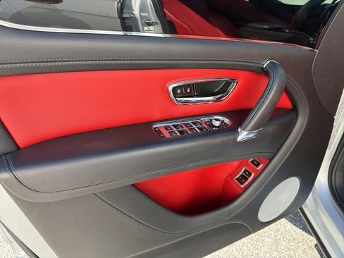 Used 2019 Bentley Bentayga AWD/4WD image 16