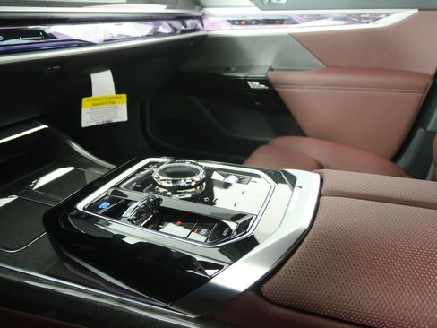 Used 2026 BMW i7 xDrive60 w/ Premium Package RWD image 23