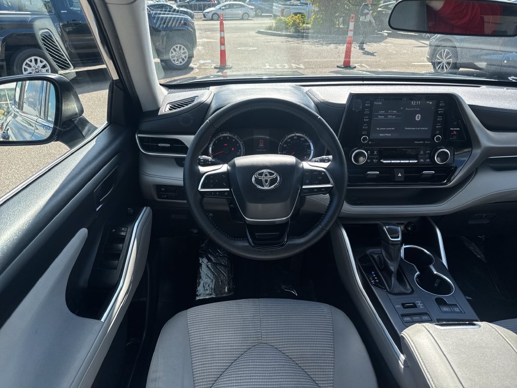 Used 2020 Toyota Highlander LE AWD/4WD image 13