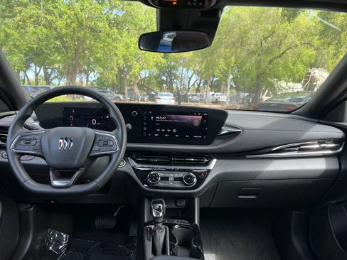 Used 2025 Buick Envista Sport Touring image 29