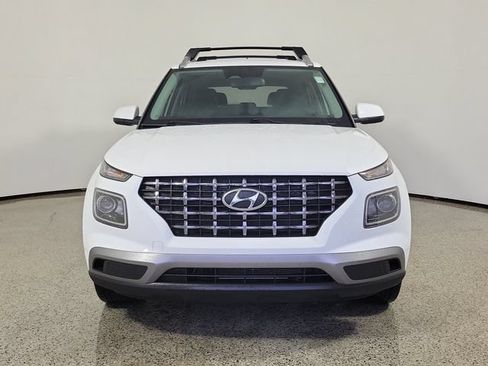 Used 2024 Hyundai Venue SEL FWD image 3