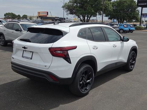 New 2026 Chevrolet Trax LT w/ Midnight Edition FWD image 4
