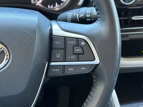 Used 2023 Toyota Highlander XLE FWD image 38