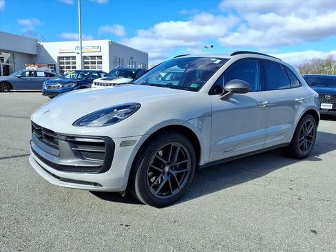 Used 2023 Porsche Macan Turbo image 8