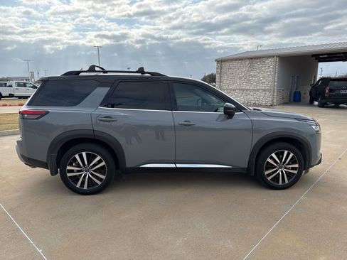 Used 2024 Nissan Pathfinder Platinum w/ Cargo Package image 5