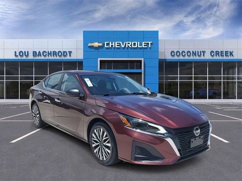 Used 2024 Nissan Altima 2.5 SV image 1