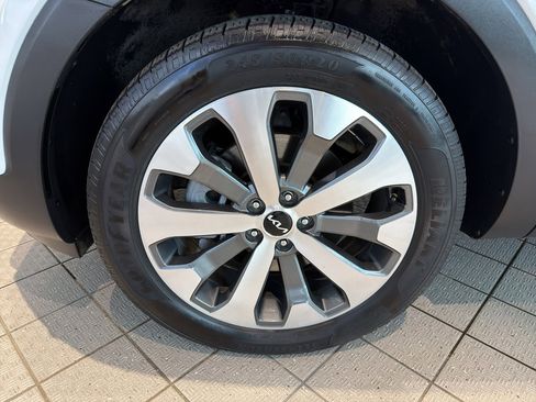 Used 2022 Kia Telluride S image 9