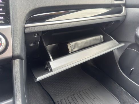 Used 2017 Subaru Crosstrek 2.0i Limited image 17