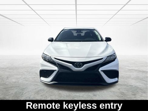 Used 2021 Toyota Camry SE AWD/4WD image 9
