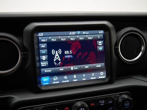 Used 2021 Jeep Gladiator Overland w/ Uconnect 4C Nav & Sound Group image 27