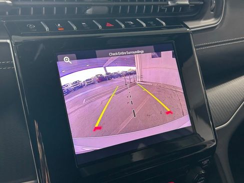 Used 2025 Jeep Grand Cherokee L Laredo image 20