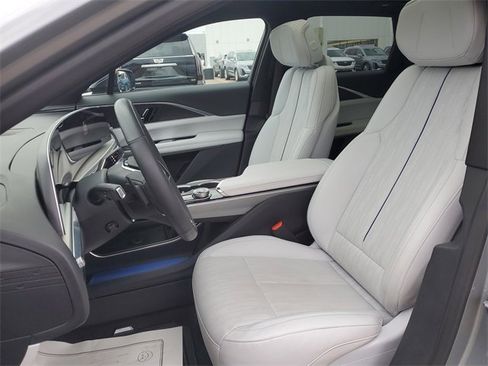 Certified 2024 Cadillac Lyriq Luxury image 5