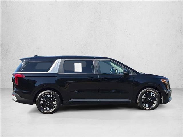 Used 2026 Kia Carnival LXS FWD image 4