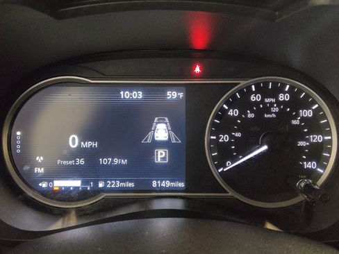 Used 2025 Nissan Versa SR w/ Trunk Package image 23