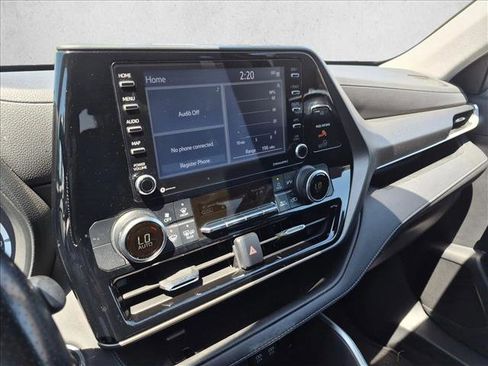 Used 2021 Toyota Highlander L FWD image 13