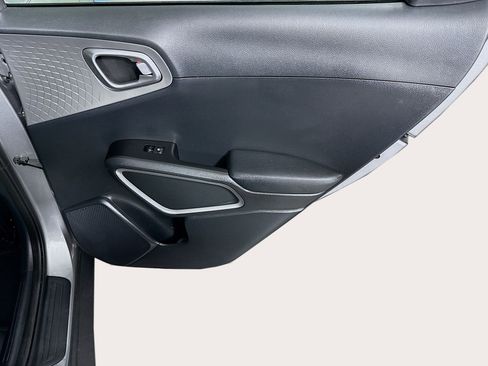Used 2023 Kia Soul LX w/ LX Technology Package FWD image 27