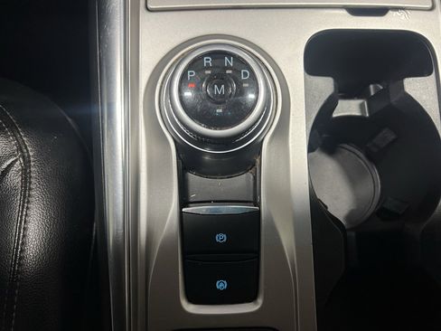 Used 2020 Ford Explorer XLT w/ Equipment Group 202A image 13