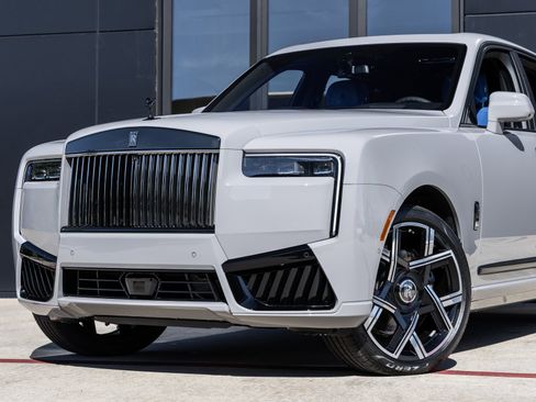 New 2026 Rolls-Royce Cullinan Black Badge image 6