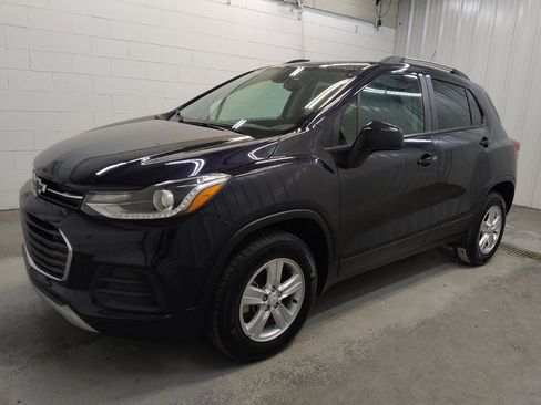 Used 2022 Chevrolet Trax LT w/ LT Convenience Package AWD/4WD image 2