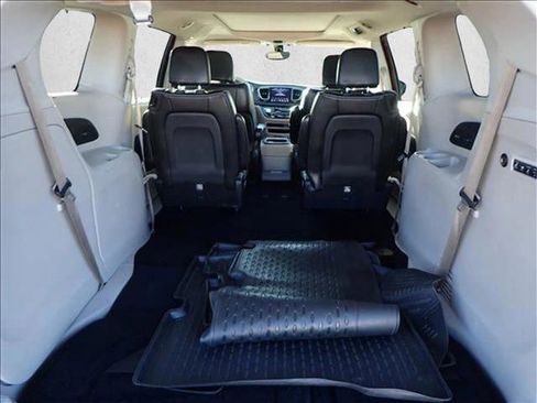 Used 2020 Chrysler Pacifica Limited image 8