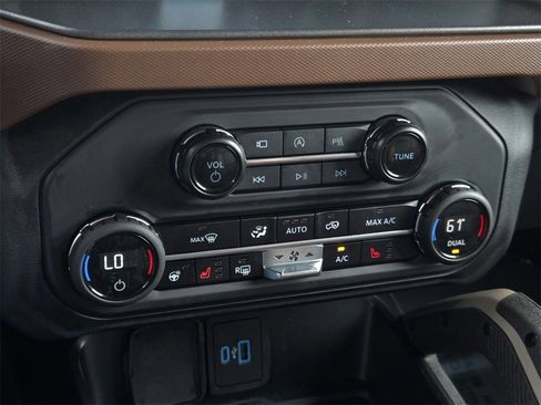 Used 2024 Ford Bronco Outer Banks image 22