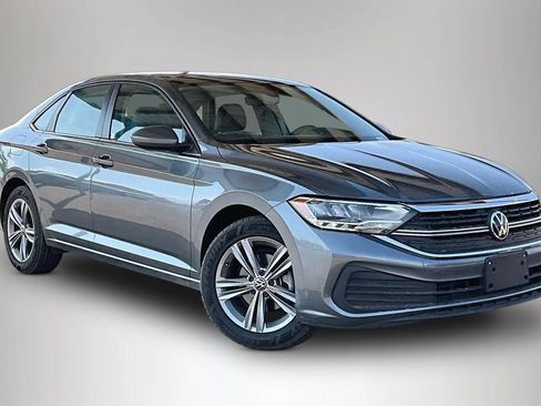 Used 2024 Volkswagen Jetta SE FWD image 1