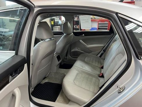 Used 2015 Volkswagen Passat TDI SEL Premium FWD image 8