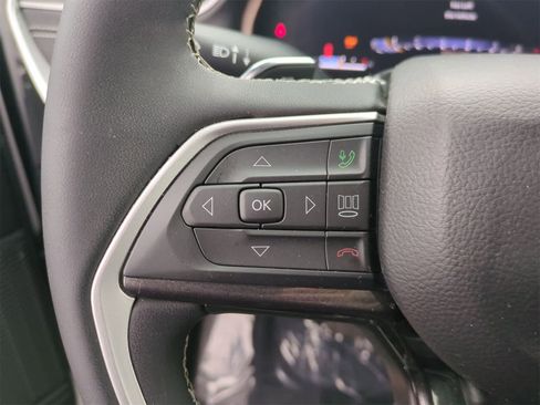 Certified 2023 Jeep Grand Cherokee Laredo w/ Luxury Tech Group I image 23