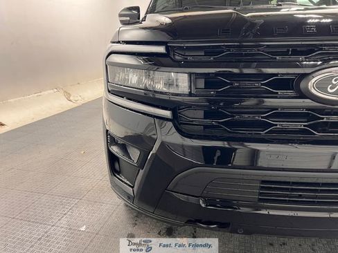 Used 2023 Ford Expedition Limited image 9