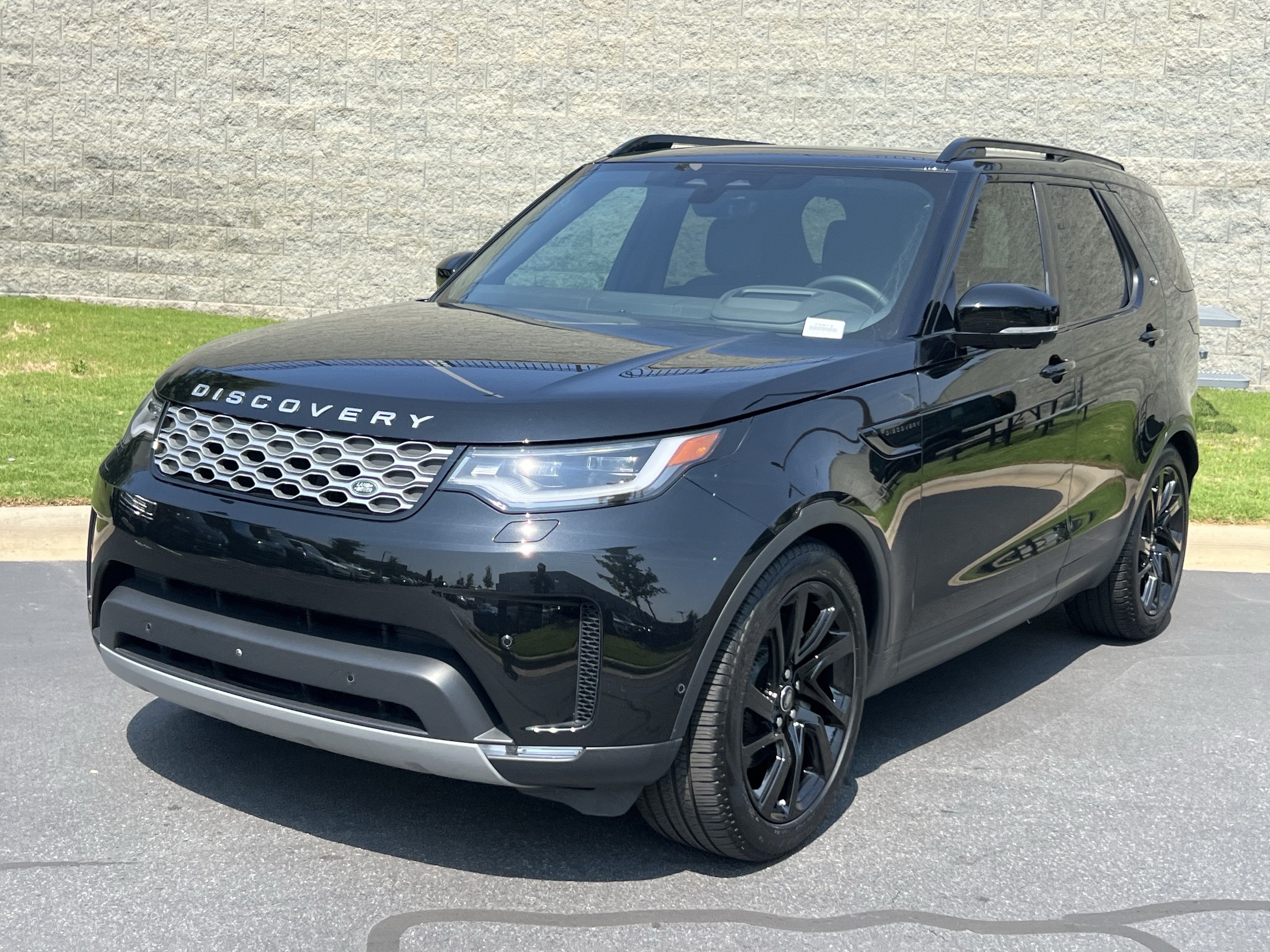Certified 2025 Land Rover Discovery S AWD/4WD image 2