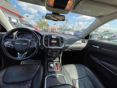 Used 2016 Chrysler 300 Limited RWD image 5
