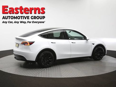 Used 2022 Tesla Model Y Long Range AWD/4WD image 39