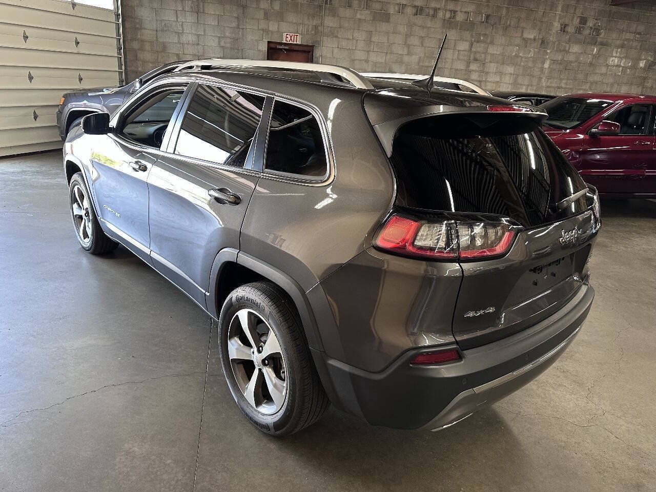 Used 2020 Jeep Cherokee Limited AWD/4WD image 5