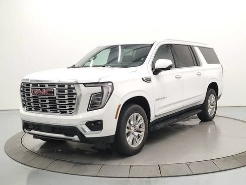 Used 2025 GMC Yukon XL Denali AWD/4WD image 3